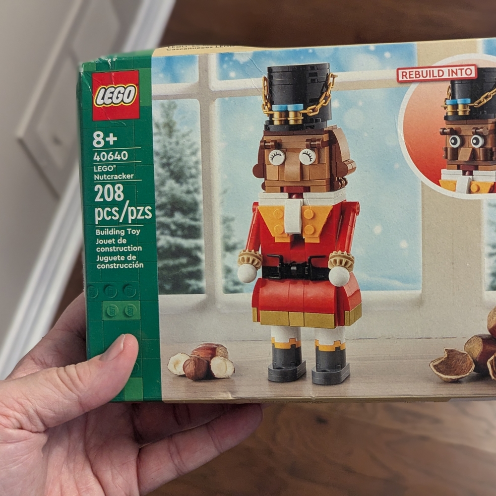 LEGO Nutcracker #40640 with 208 pieces.